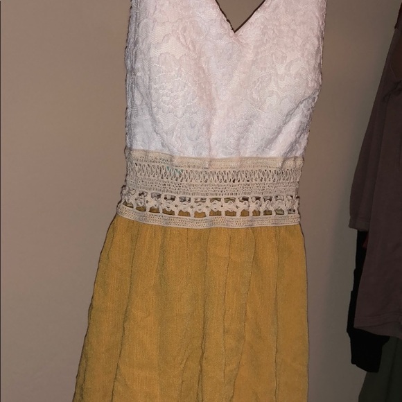 Yellow dress - Picture 2 of 3